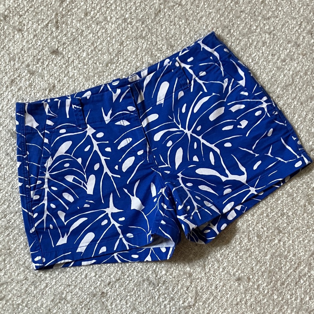 🌿 VINEYARD VINES WOMENS SIZE 4 BLUE AND WHITE CHINO SHORTS